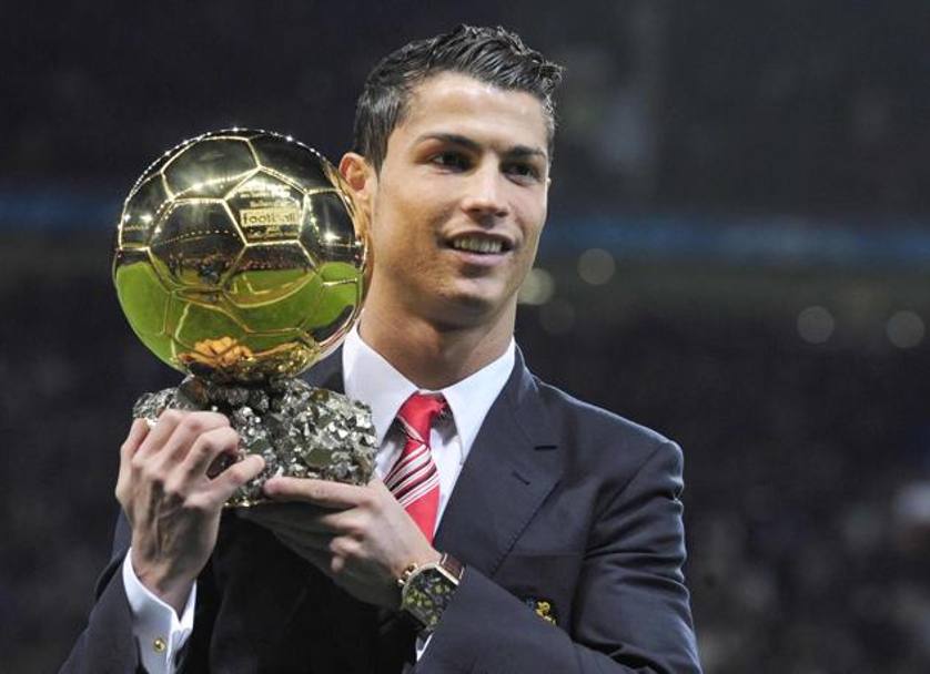 France Football sceglie Cristiano Ronaldo: il portoghese succede a Kak e si aggiudica il suo primo Pallone d’Oro. Reuters